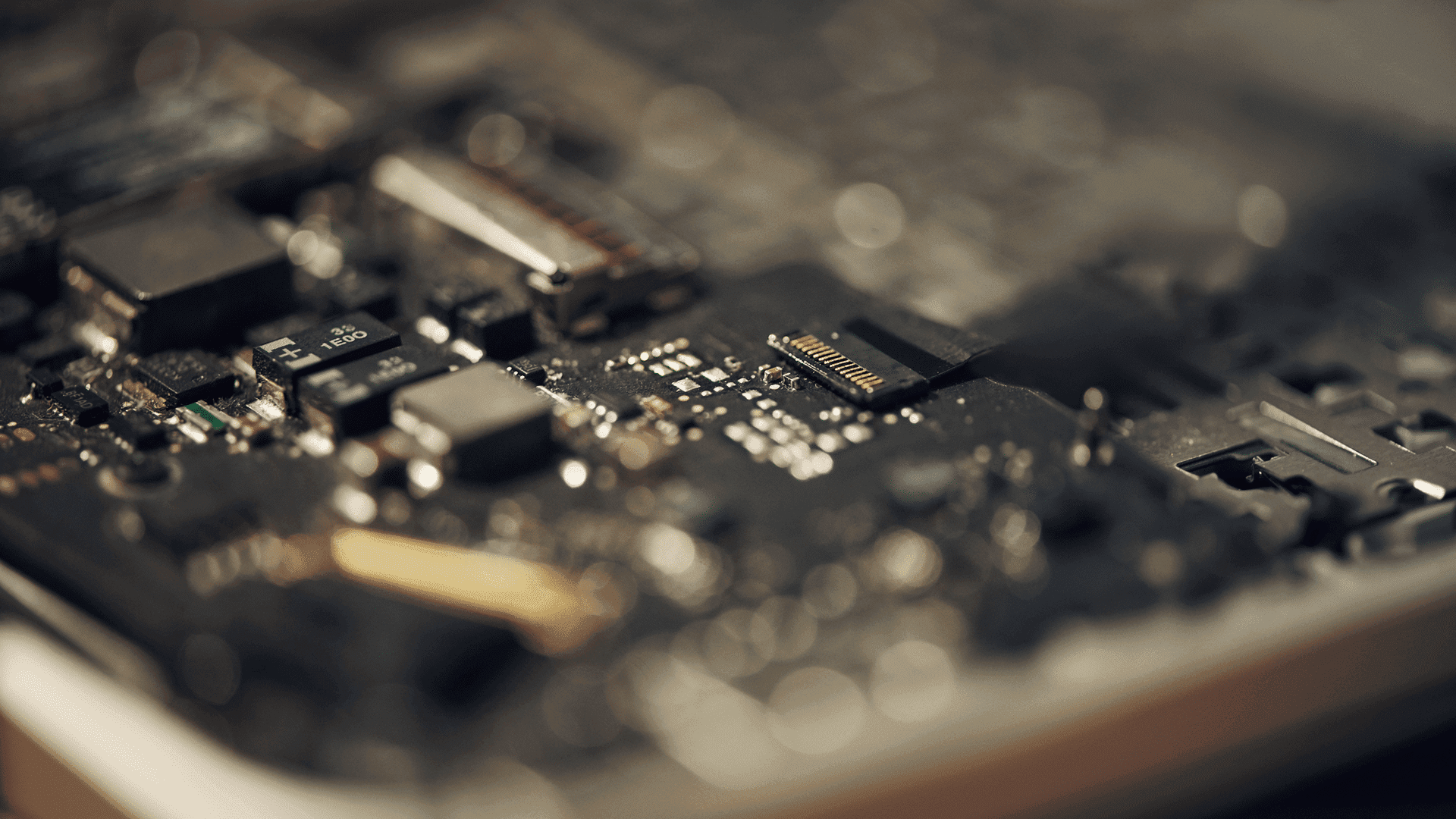 Why Apple’s $7B Modem Exit Won’t Damage Qualcomm - Report Summary